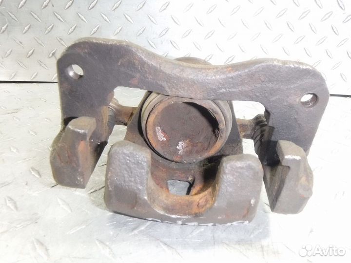 Суппорт тормозной передний правый Suzuki Baleno