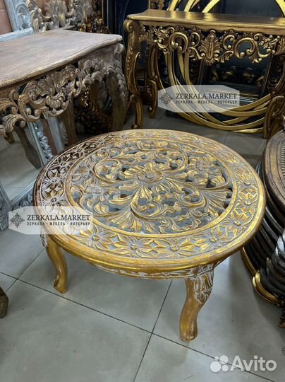 Резной круглый столик из массива дерева