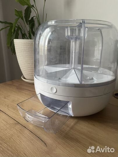 Контейнер для сыпучих продуктов с дозатором