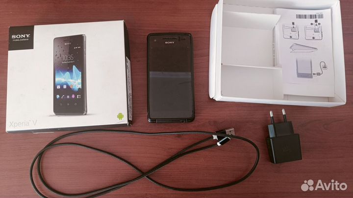 Телефон Sony Xperia V