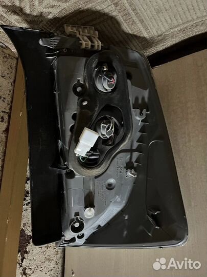 Задний правый фонарь на Toyota Prius 30 2009-2016