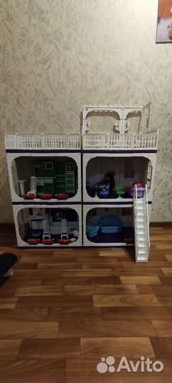 Кукольный домик с мебелью