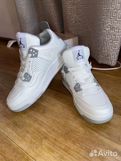 Кроссовки детские новые