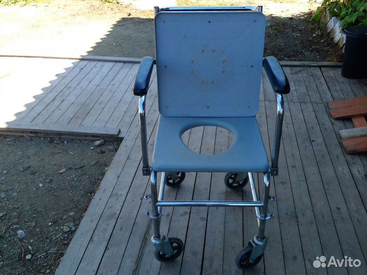 Коляска инвалидная туалет