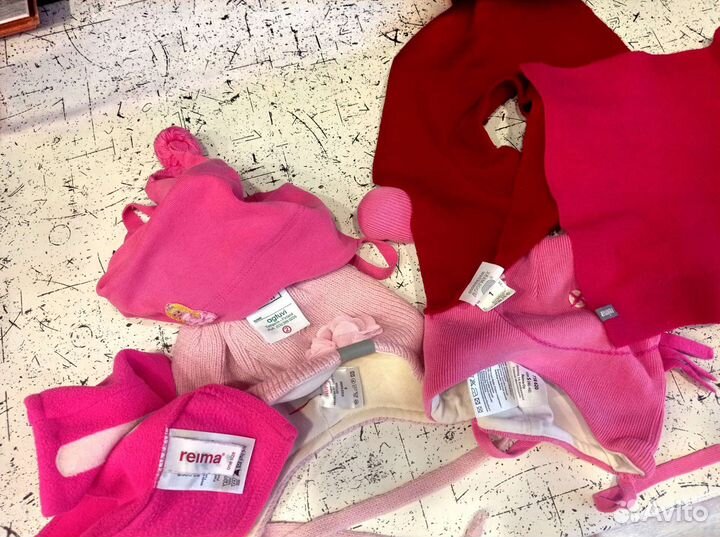 Шлемы, манишки, шапки, варежки, краги, перчатки