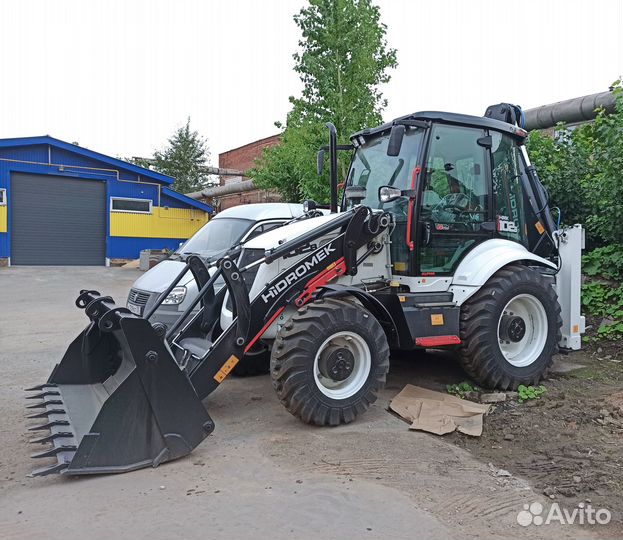 Экскаватор-погрузчик