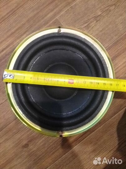 Низкочастотный динамик для сабвуфера