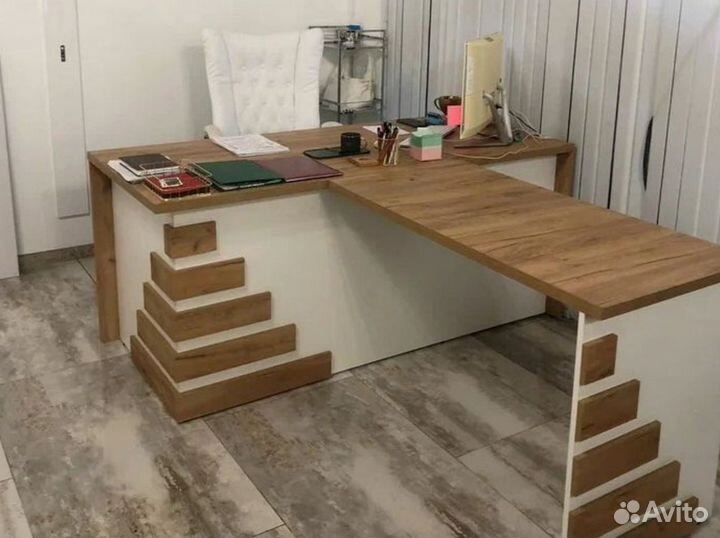 Стол с брифингом новый