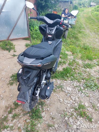 Продам макси скутер