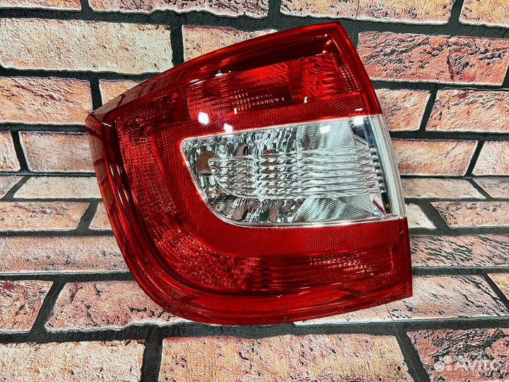Фонарь левый Skoda Rapid 2012