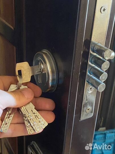 Вскрытие и замена дверных и автомобильных замков