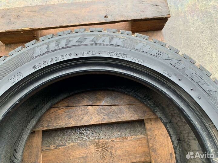 Bridgestone Blizzak Revo GZ 225/50 R17