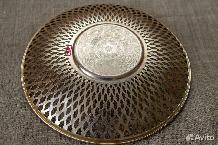 Ажурное металлическое блюдо