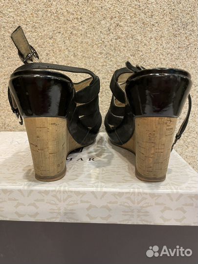 Босоножкию