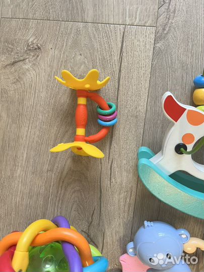 Игрушки для малышей 0+ и 6+