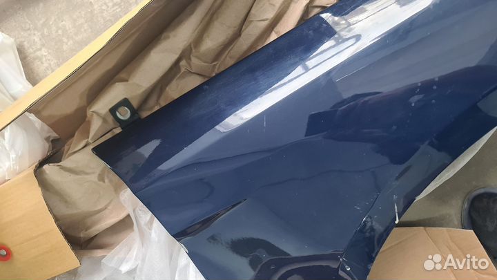 Оригинальное Переднее правое крыло Ford 3 битое