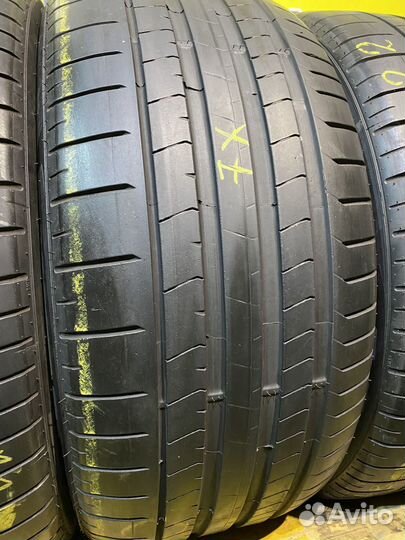 Pirelli P Zero PZ4 325/35 R22 и 285/40 R22 110Y