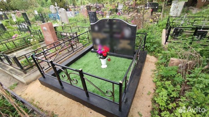 Установка памятника. Гранитные памятники. Памятник