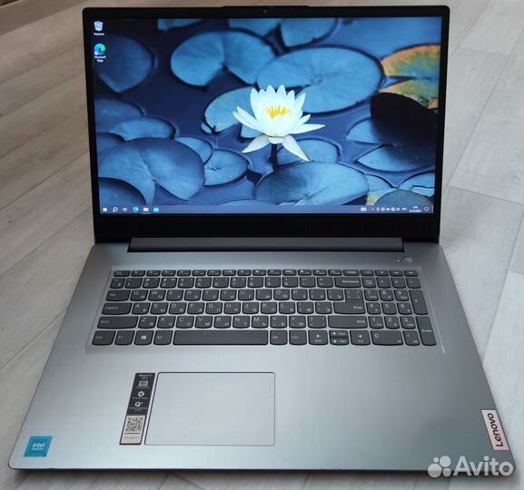 Lenovo как новый/Дисплей 17.3/Intel\SSD 256/ozu 8