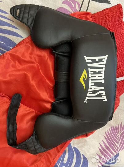 Шлем и шорты для бокса