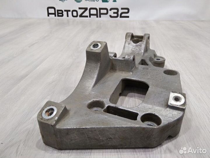 Кронштейн генератора Skoda Octavia A5 BSE 2013