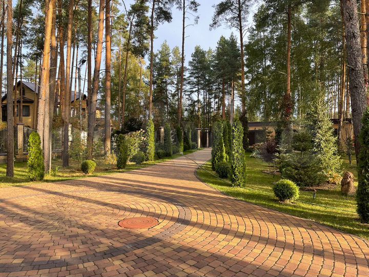 Дом 407,5 м² на участке 50 сот.