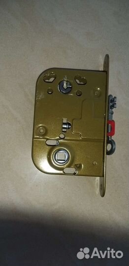 Замок дверной