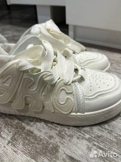 Кроссовки женские