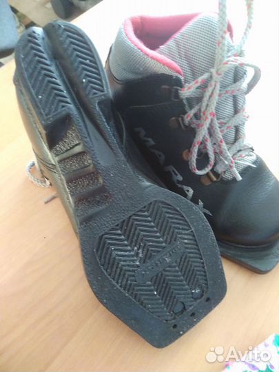 Лыжные ботинки