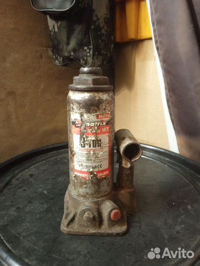 Домкрат гидравлический бу 3 тонны