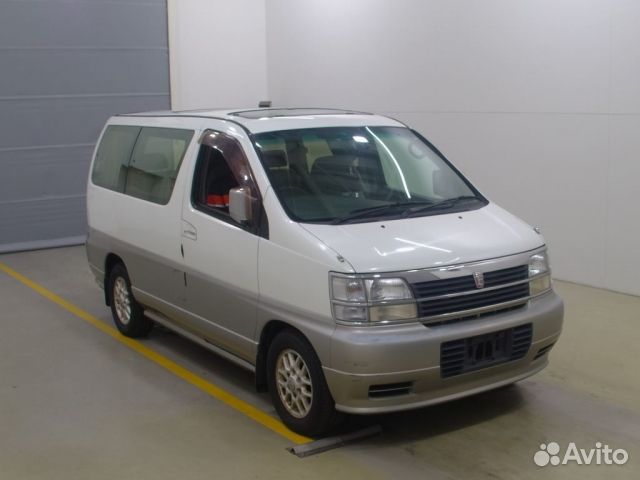 Стекло лобовое Nissan Elgrand E51