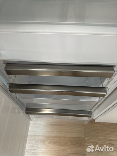 Встраиваемый холодильник whirlpool