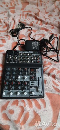 Цифровой микшерный пульт behringer