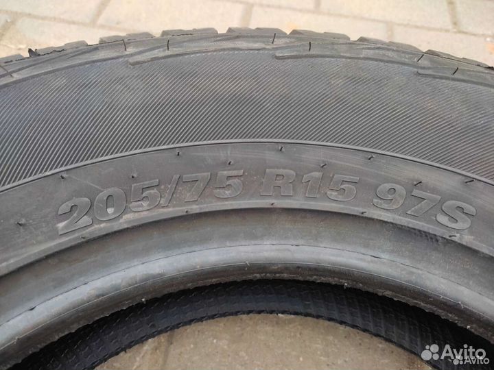 Kumho Road Venture AT61 205/75 R15 96S