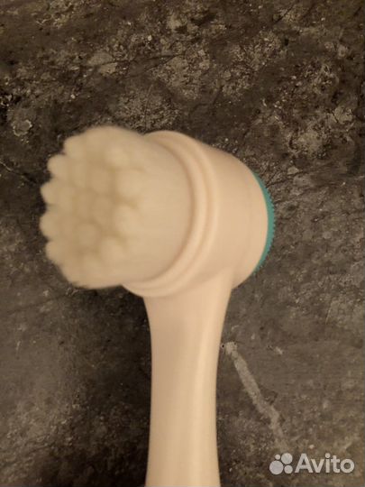 Щетка для умывания и массажа лица