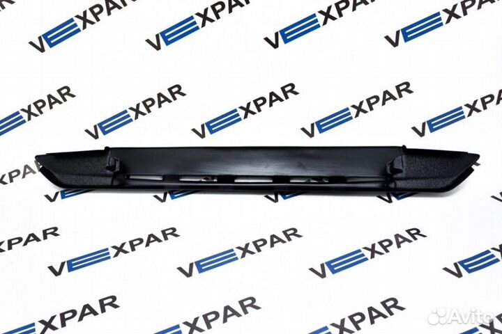 Дефлектор решетки обогрева лобового стекла Лада Ве