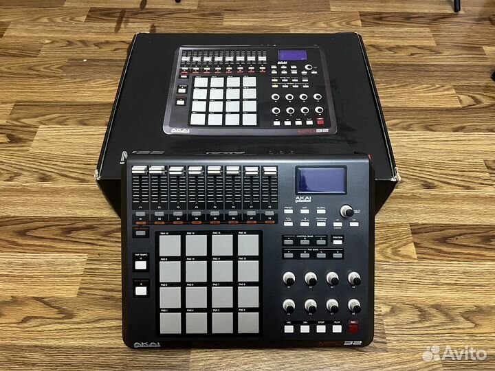 Akai MPD 32