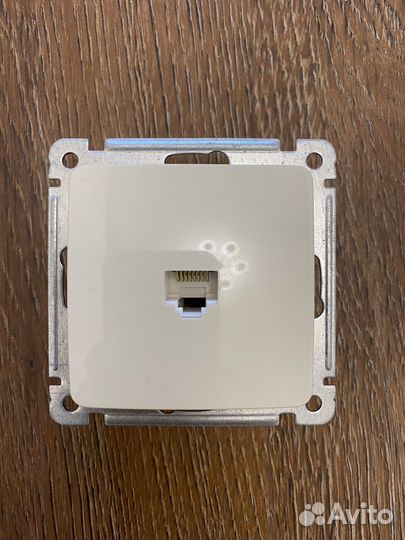 Рамки, диммер, розетки, выключатель Hegel