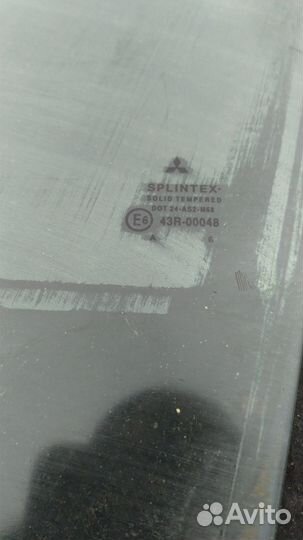 Стекло дверное переднее левое Mitsubishi Colt