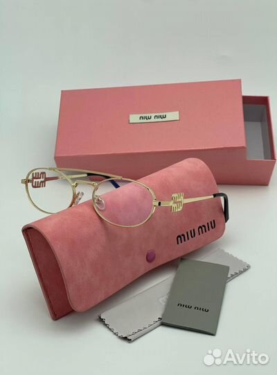 Солнцезащитные очки Miu Miu