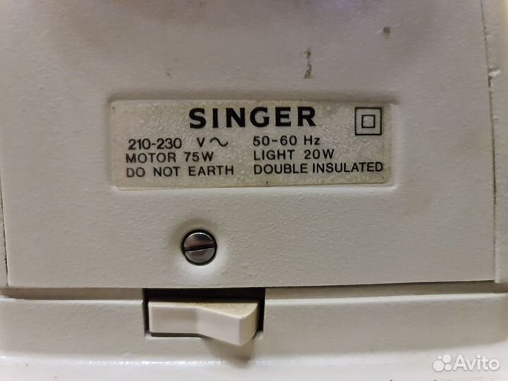 Швейная автоматическая машинка Singer 527