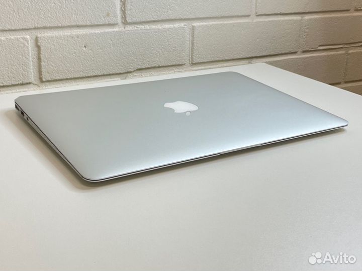 MacBook Air 13 2017 i5 8/128gb