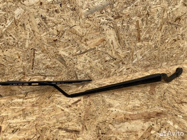 Поводок стеклоочистителя Maserati Quattroporte 5