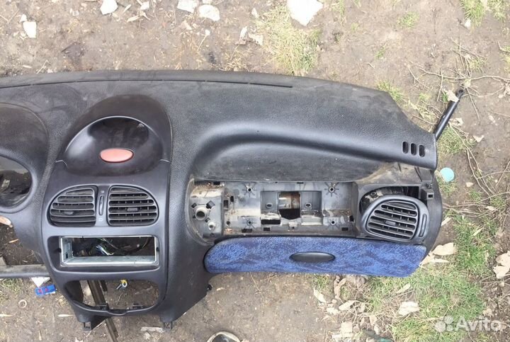 Панель приборов парприз торпедо пежо 206