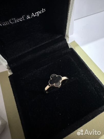 Золотое кольцо Van cleef
