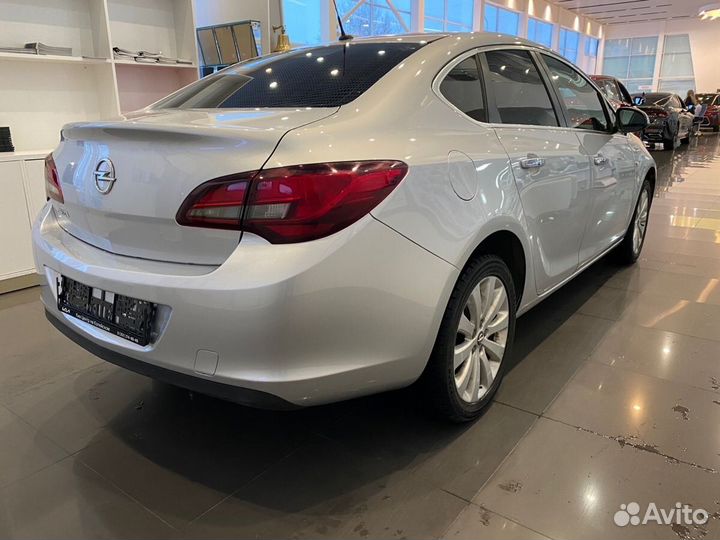 Opel Astra 1.6 AT, 2013, 142 000 км