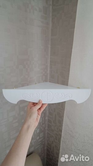 Полка угловая для икон белая