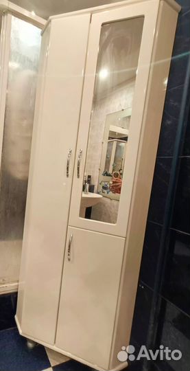 Шкаф угловой для ванной с зеркалом