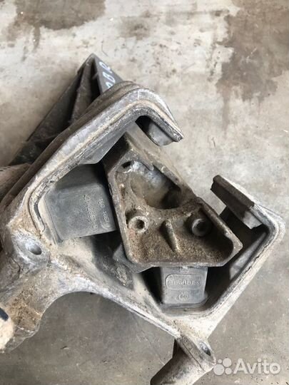 Опора двигателя правая Opel Vectra B 2.2 2001