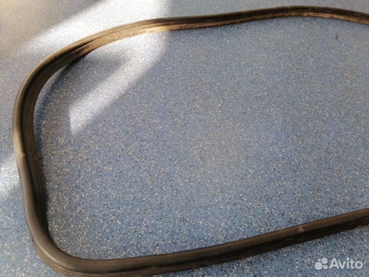 Уплотнитель багажника Toyota Corolla E150